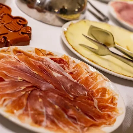 מלון De Montana Rubielos 3*